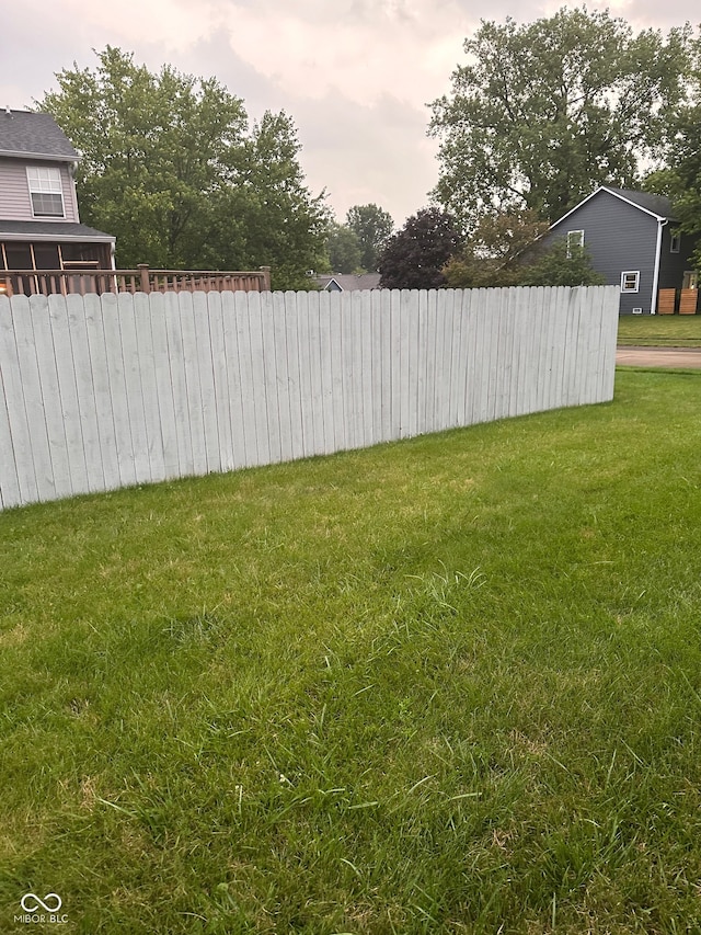 view of yard at dusk