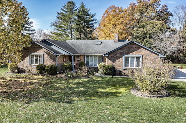 ranch-style house featuring a front yard