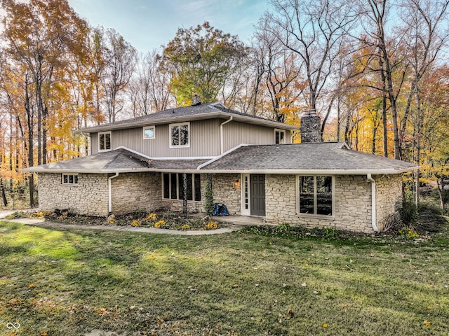 view of front property featuring a front yard