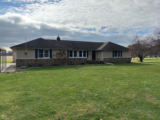 single story home with a front lawn