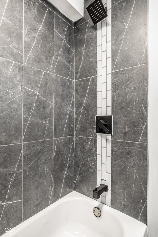 1621 Draper St, Indianapolis, IN 46203 - full bath with a shower and a tub