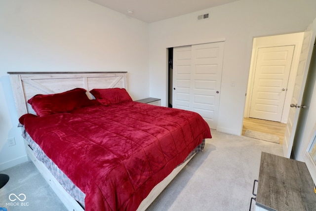 bedroom with carpet flooring and a closet