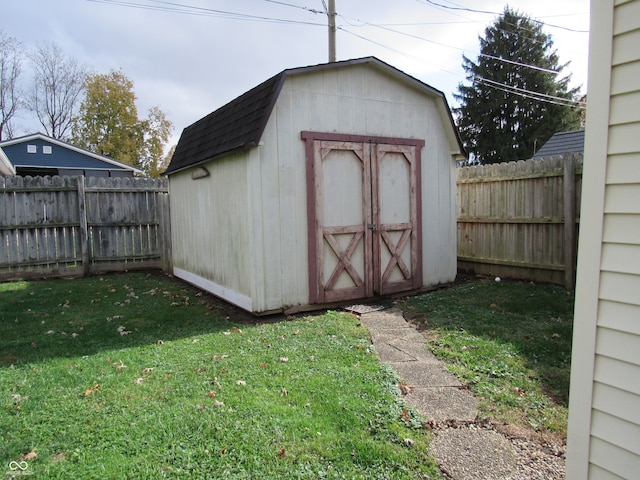 view of outdoor structure with a yard