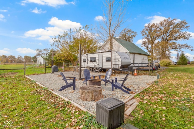 view of yard featuring an outdoor fire pit