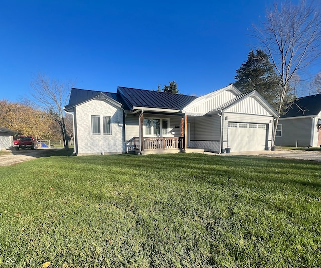 view of front of house featuring a garage, covered porch, and a front yard