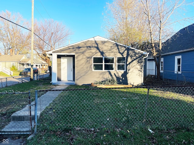 view of front of home with a front lawn