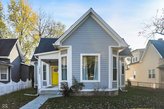 view of front of home with a front lawn