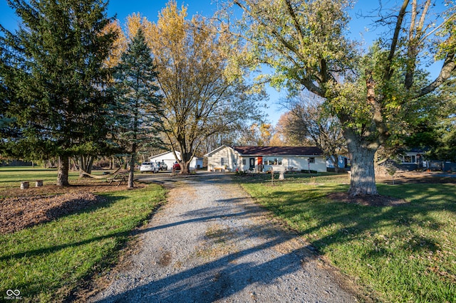 view of front of house featuring a front yard