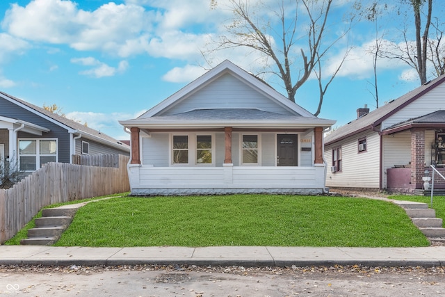 bungalow featuring a front yard