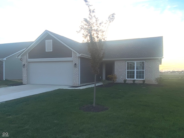 view of front facade with a garage and a yard