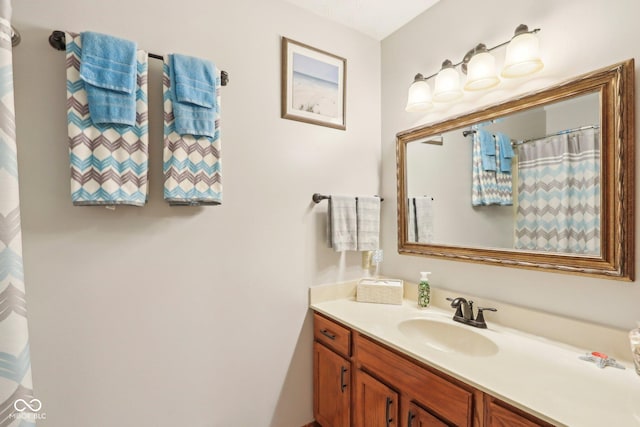 full bath featuring vanity and a shower with curtain
