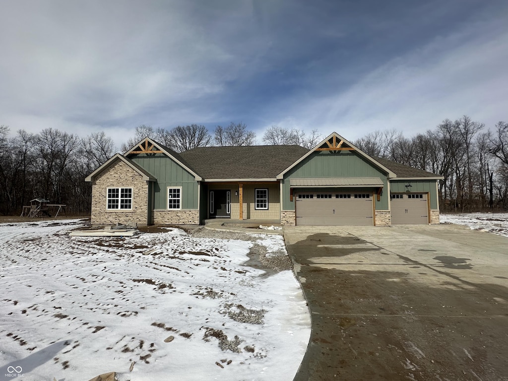 craftsman house featuring a garage