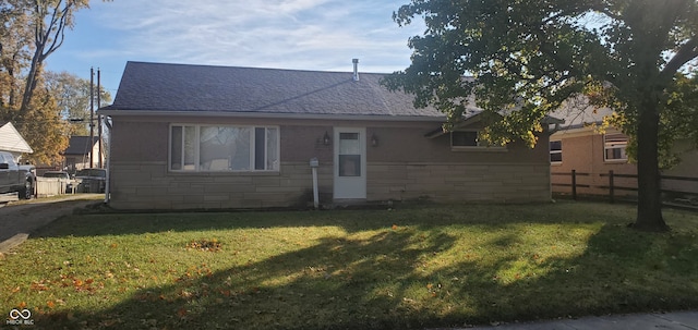 view of front of house with a front lawn