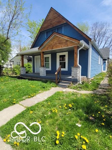 view of front of house with a front lawn and covered porch