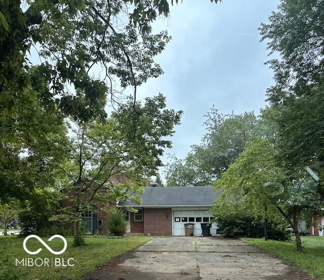 single story home with a garage