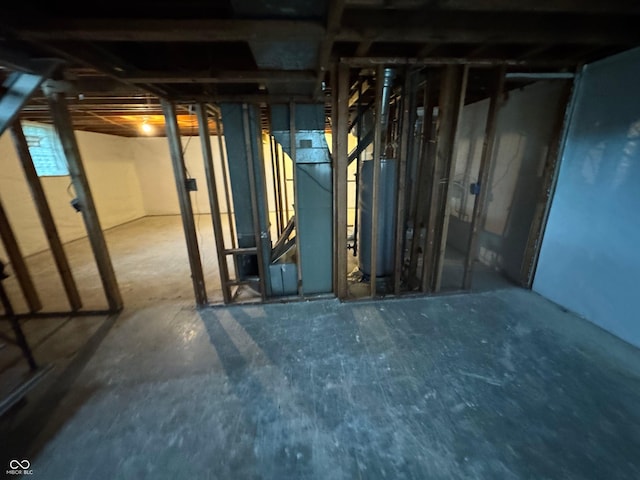 5625 Gateway Dr, Indianapolis, IN 46254 - unfinished below grade area featuring water heater