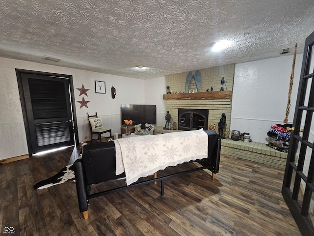 620 Valley Dr, Martinsville, IN 46151 - living room with wood finished floors, a textured ceiling, wainscoting, and a fireplace
