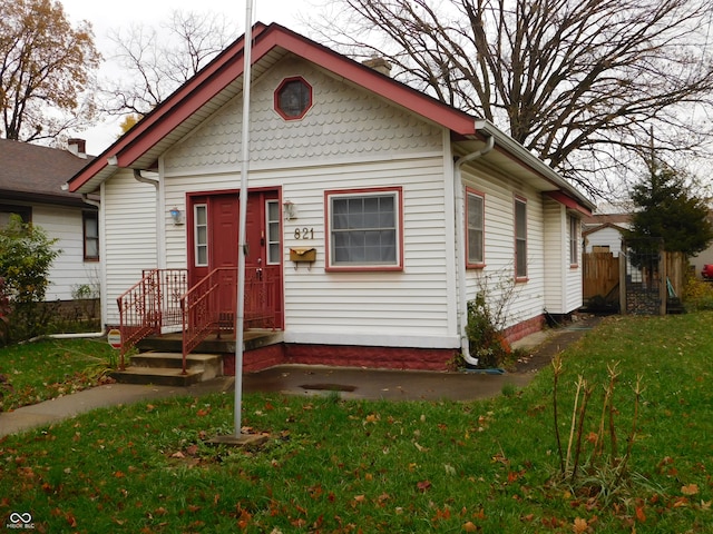 bungalow-style house with a front lawn