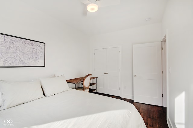 bedroom with ceiling fan, dark hardwood / wood-style floors, and a closet