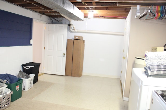 basement featuring washing machine and clothes dryer