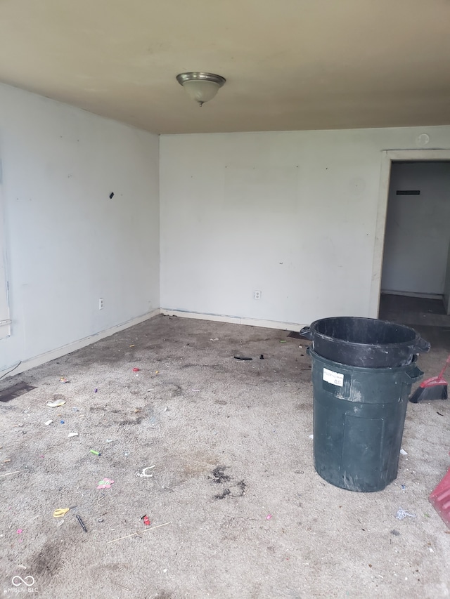 unfurnished room featuring carpet floors