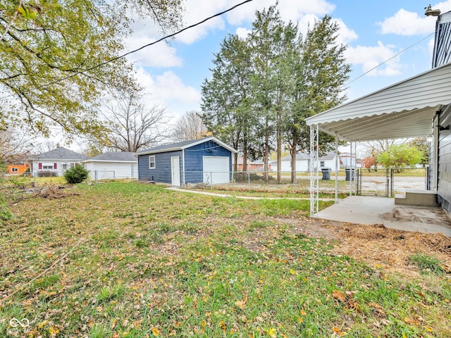 view of yard featuring an outdoor structure and a garage