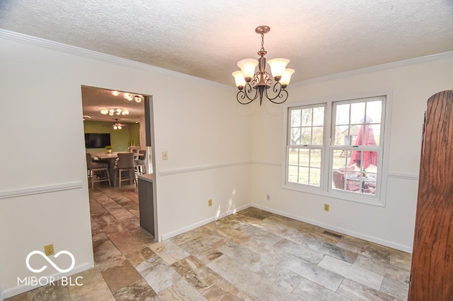 spare room with crown molding, visible vents, a textured ceiling, a chandelier, and baseboards