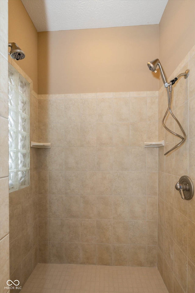 7290 Lockford Walk N, Avon, IN 46123 - bathroom featuring a tile shower