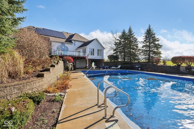 view of swimming pool