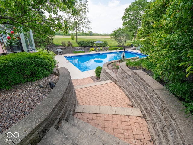 5784 N 600 E, Greenfield, IN 46140 - view of pool with a patio