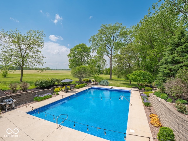 5784 N 600 E, Greenfield, IN 46140 - swimming pool featuring a diving board, a patio area, a grill, and a yard