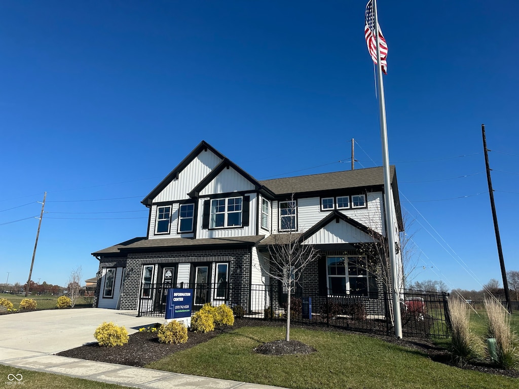 view of front of home with a front lawn and covered porch