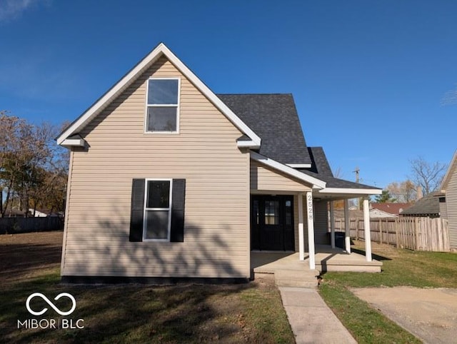 view of front of house with a front lawn