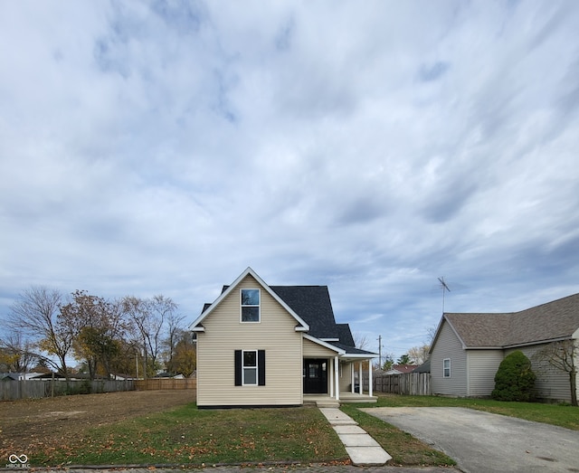 view of front of home with a front lawn