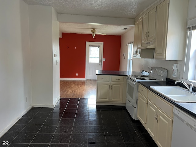 kitchen featuring a textured ceiling, white appliances, sink, kitchen peninsula, and ceiling fan