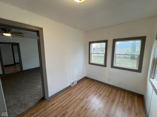 empty room featuring light hardwood / wood-style floors and ceiling fan