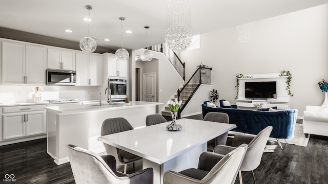 dining area with a notable chandelier, dark hardwood / wood-style flooring, and sink