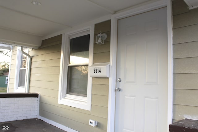 property entrance featuring covered porch