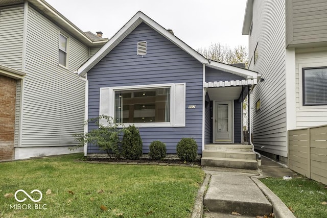 907 S E St, Indianapolis, IN 46225 - view of front of home with a front lawn