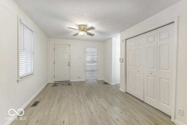 907 S E St, Indianapolis, IN 46225 - entrance foyer featuring ceiling fan, healthy amount of natural light, light wood-style flooring, and a textured ceiling