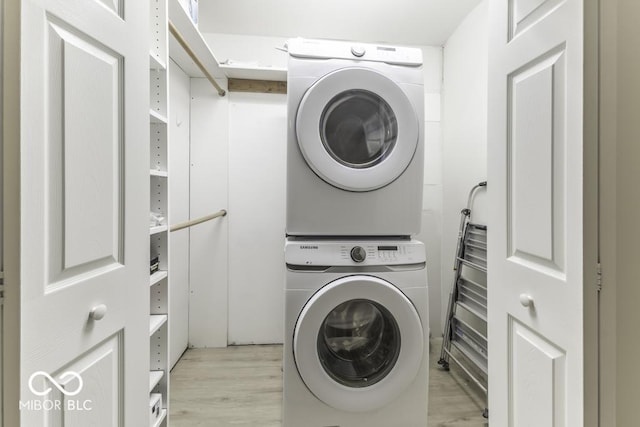 907 S E St, Indianapolis, IN 46225 - laundry room featuring stacked washer / drying machine and light wood-style flooring