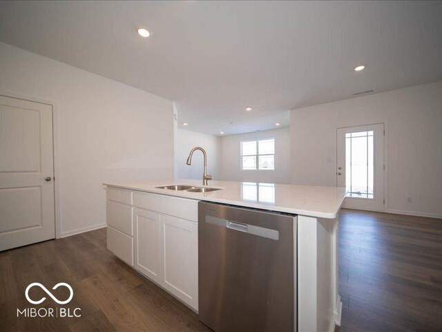 kitchen featuring dishwasher, sink, white cabinets, dark hardwood / wood-style flooring, and a kitchen island with sink