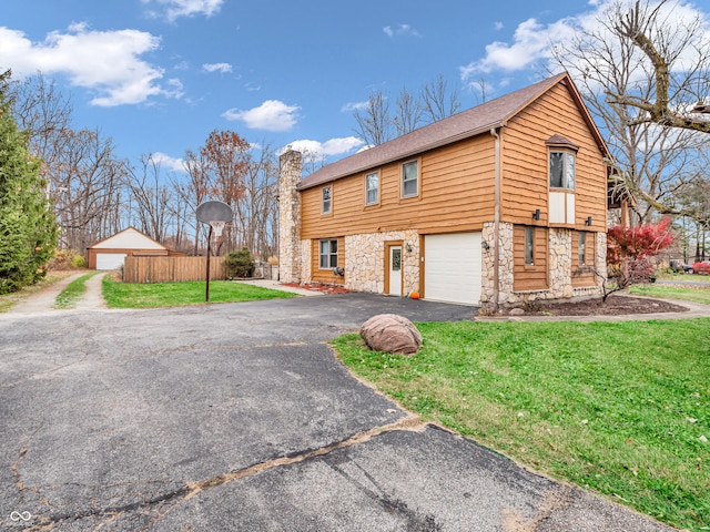 view of front of house featuring a front lawn and a garage