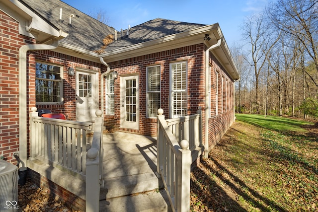 view of side of home featuring a lawn