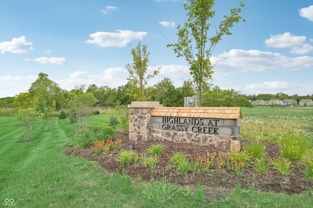 community sign with a yard