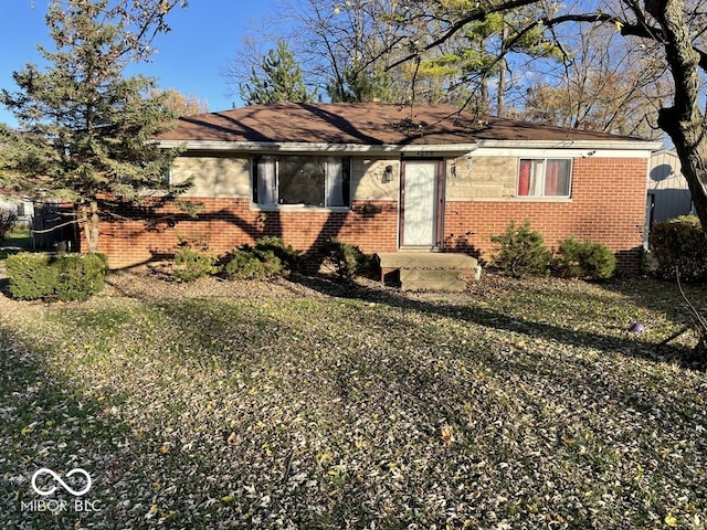 4025 N Campbell Ave, Indianapolis, IN 46226 - ranch-style house featuring a front yard