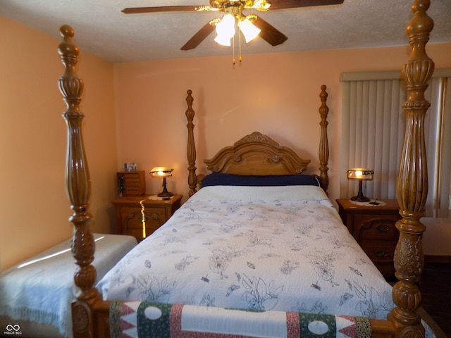 bedroom featuring ceiling fan and a textured ceiling