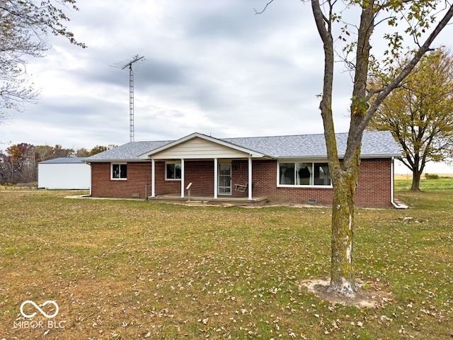 single story home featuring a front yard