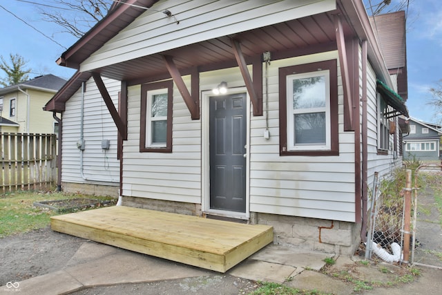 entrance to property featuring covered porch