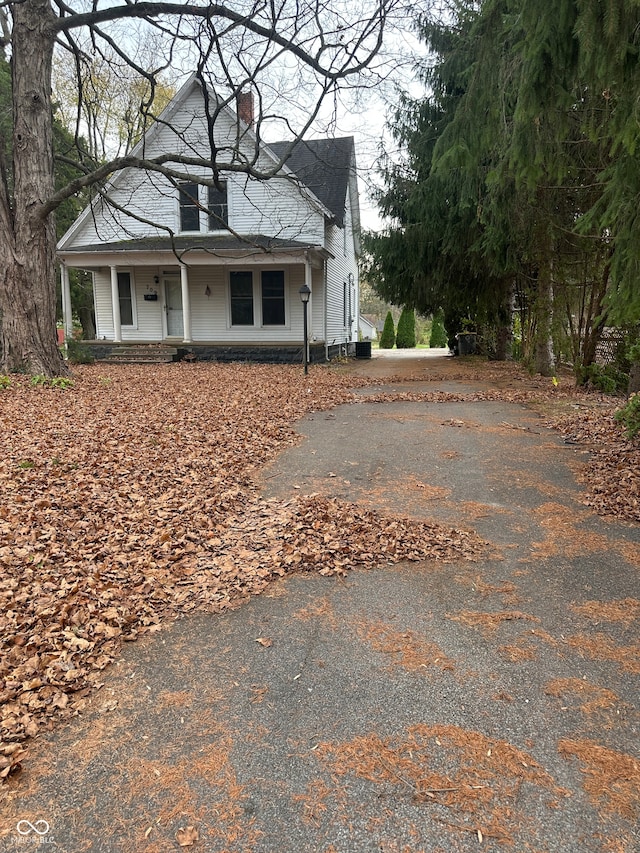 view of front of home featuring a porch